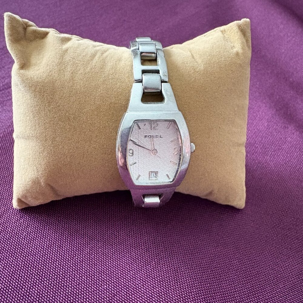 Fossil F2 Women’s Wristwatch – Silver-Tone Stainless Steel (Model ES-0924 / 1105
